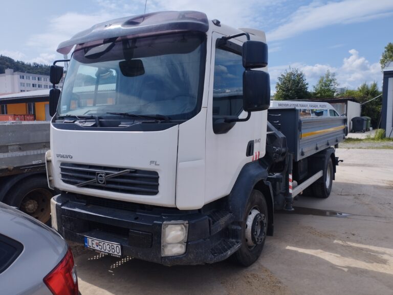 Pásový minibáger CAT 302.5 pri výkope