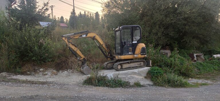 CAT 302.5 pásový minibáger