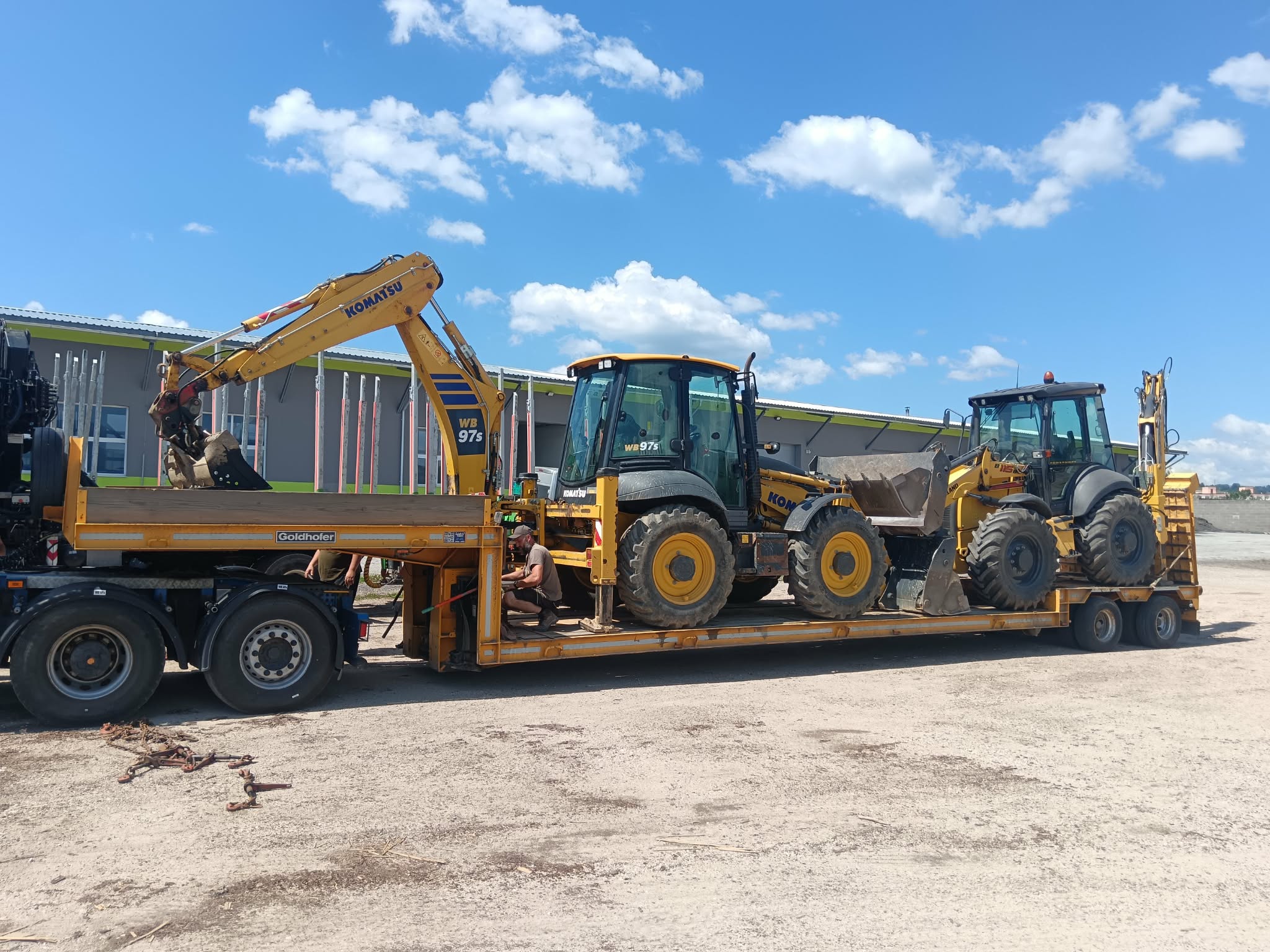 Komatsu – kolesový traktorbáger